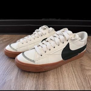 Size 9 - Nike Blazer '77 Jumbo Low Sail Pro Green Gum